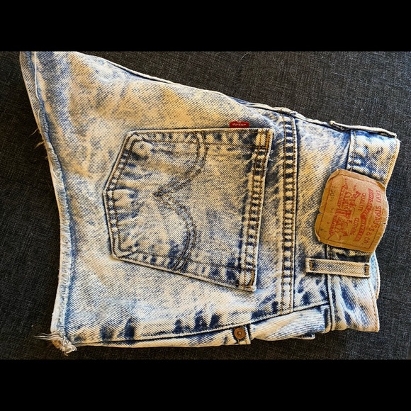 SOLD Levi jean shorts, both size 4, vintage style, no damage - Picture 4 of 7